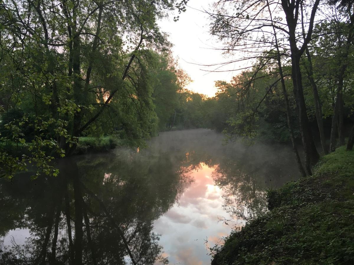 Vendome Au Bord Du Loir Panzió Kültér fotó
